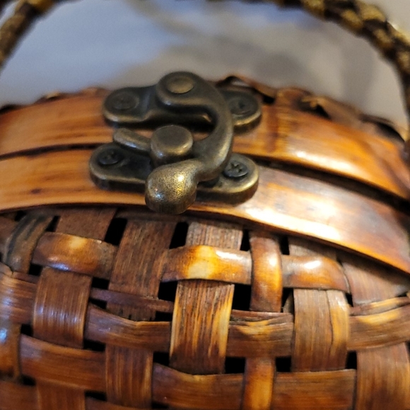 Woven Purse - Picture 2 of 7